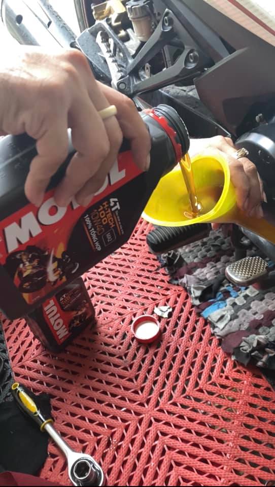 exiter-150-thay-nhot-motul-h-tech-10w40