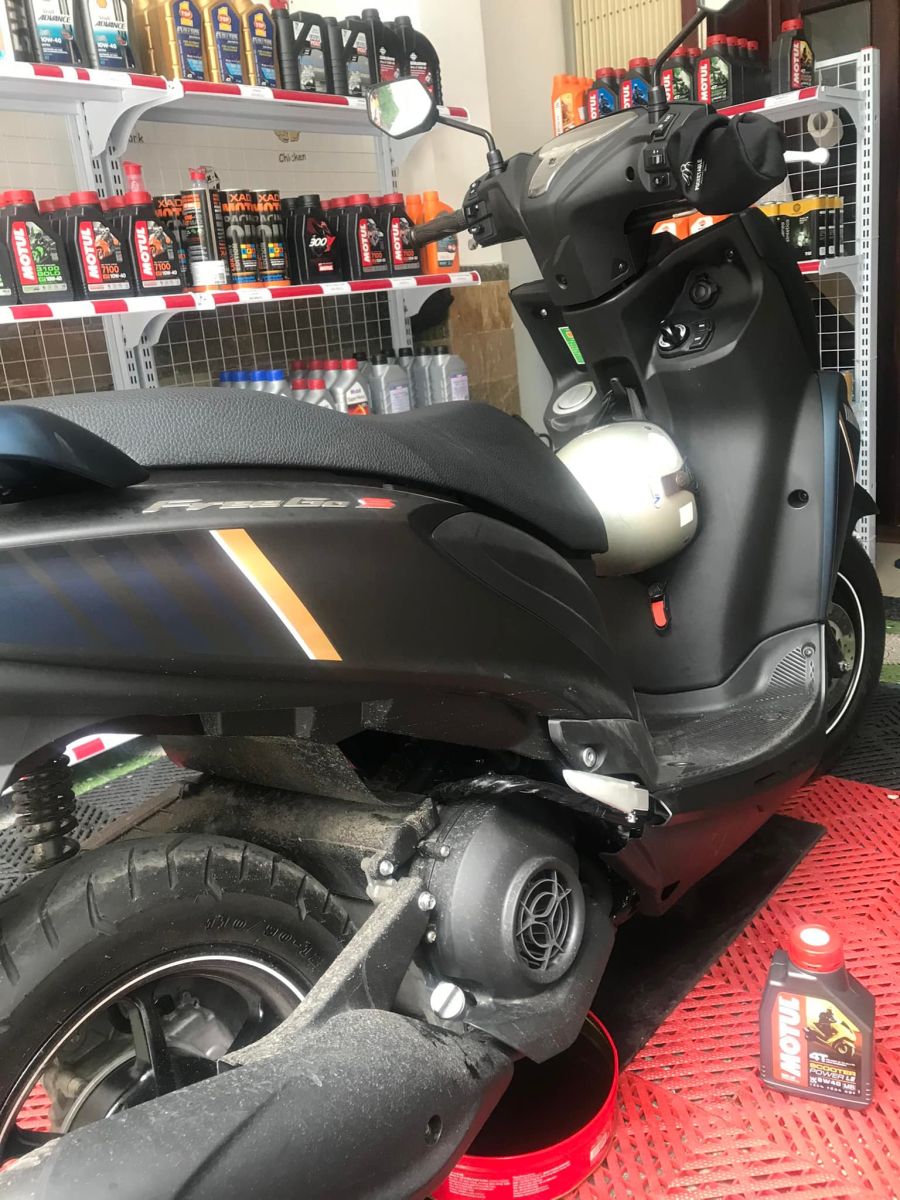 yamaha-freego-thay-motul-power-le-5w40-full-tong-hop-cho-xe-tay-ga