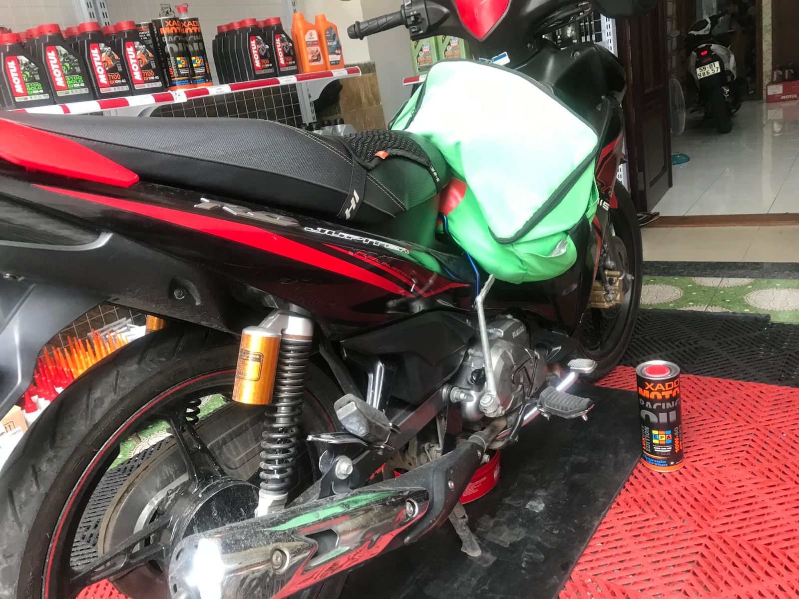 jupiter-thay-xado-racing-10w40-22.2-1L